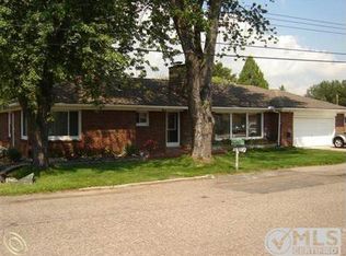 46923 Rose Ln, Chesterfield, MI