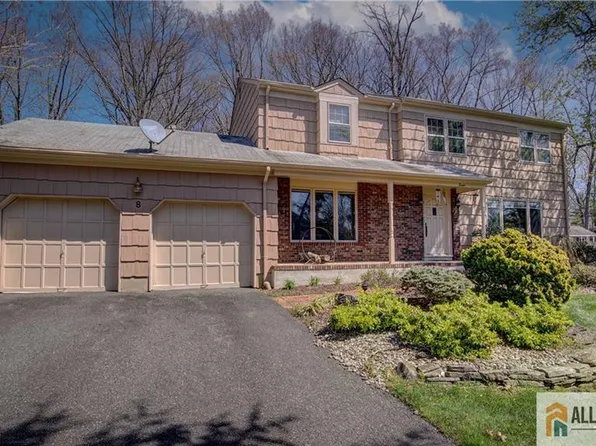 8 Valley Forge Dr, East Brunswick, NJ 08816