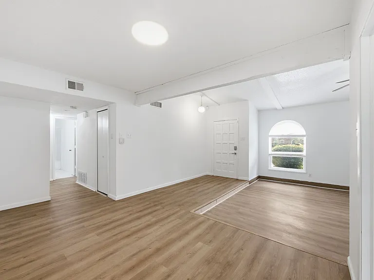 2813 Countess Dr — Photo 2