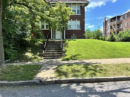 5882 Page Blvd Photo 1