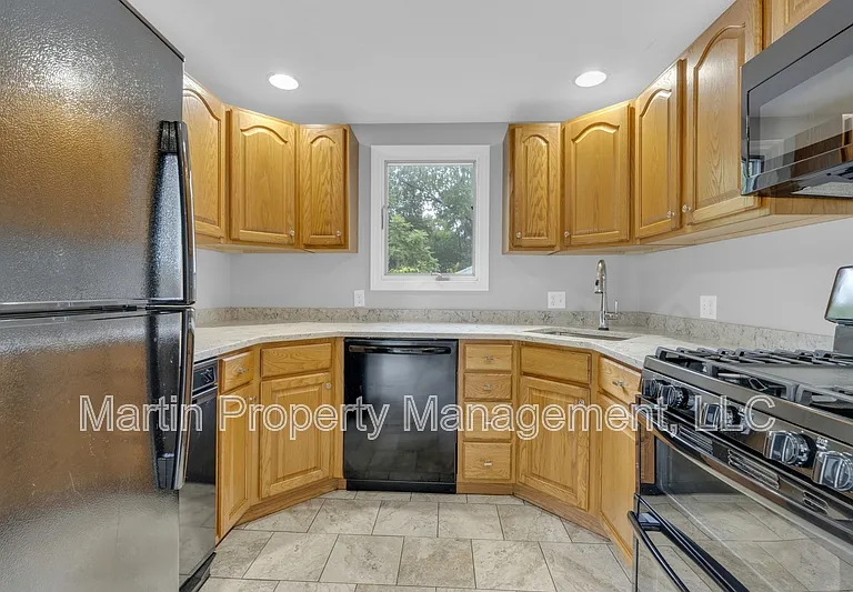 102 Orange St — Photo 16