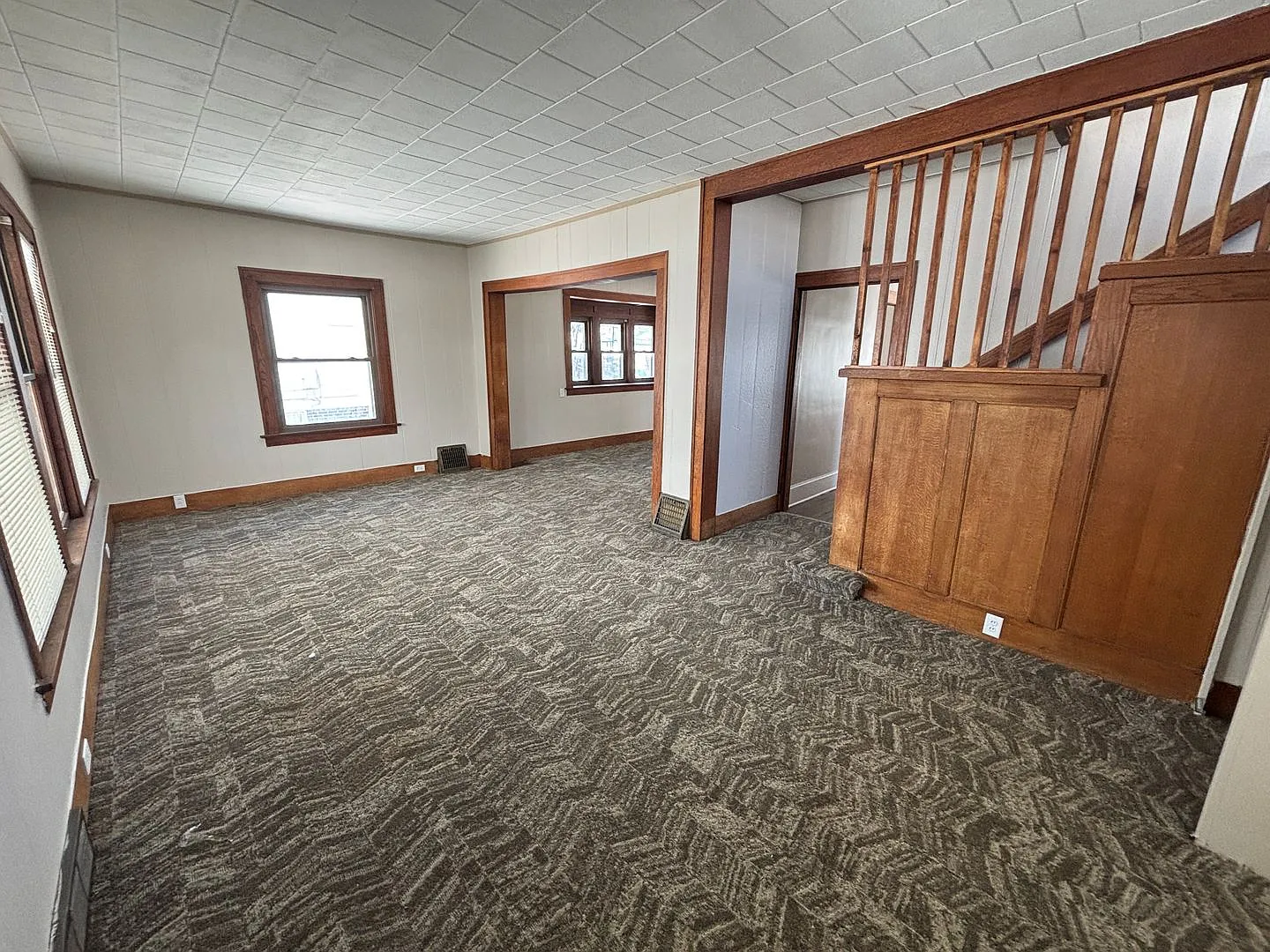 4 Bedroom, 1 Bathroom home with 2+ car garage! — Photo 3