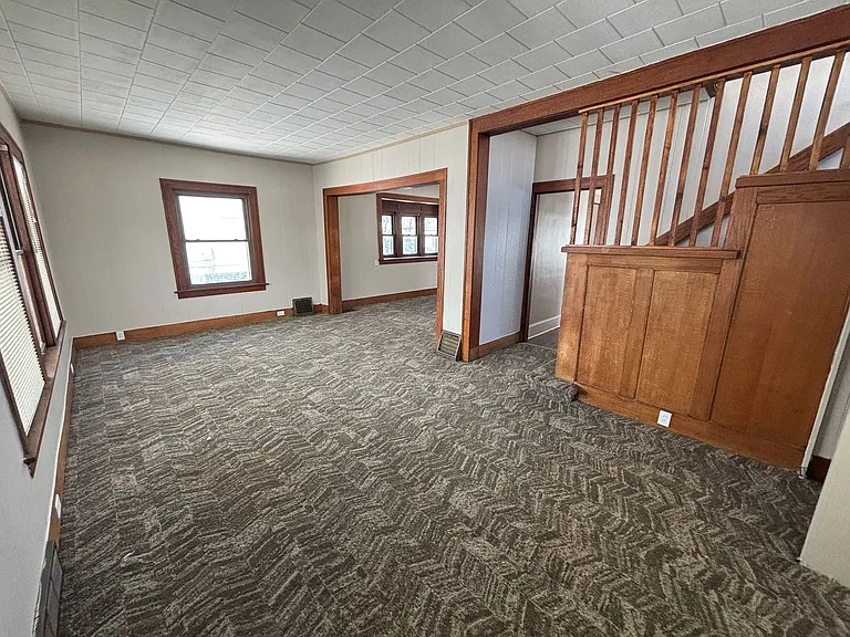 1410 Wilson Ave — Photo 3