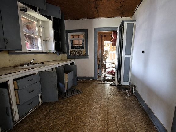 5th image of 308 E Patterson St