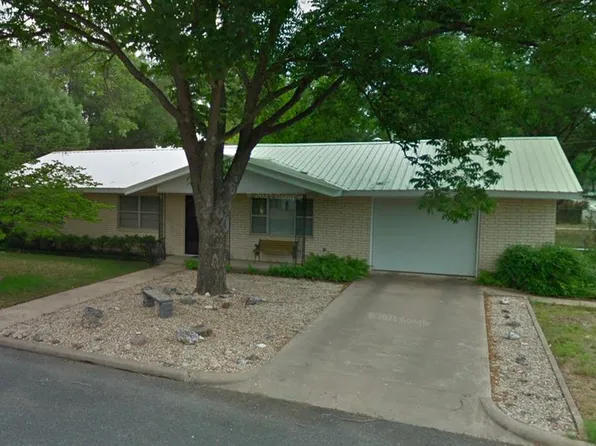 701 N Edison St, Fredericksburg, TX 78624
