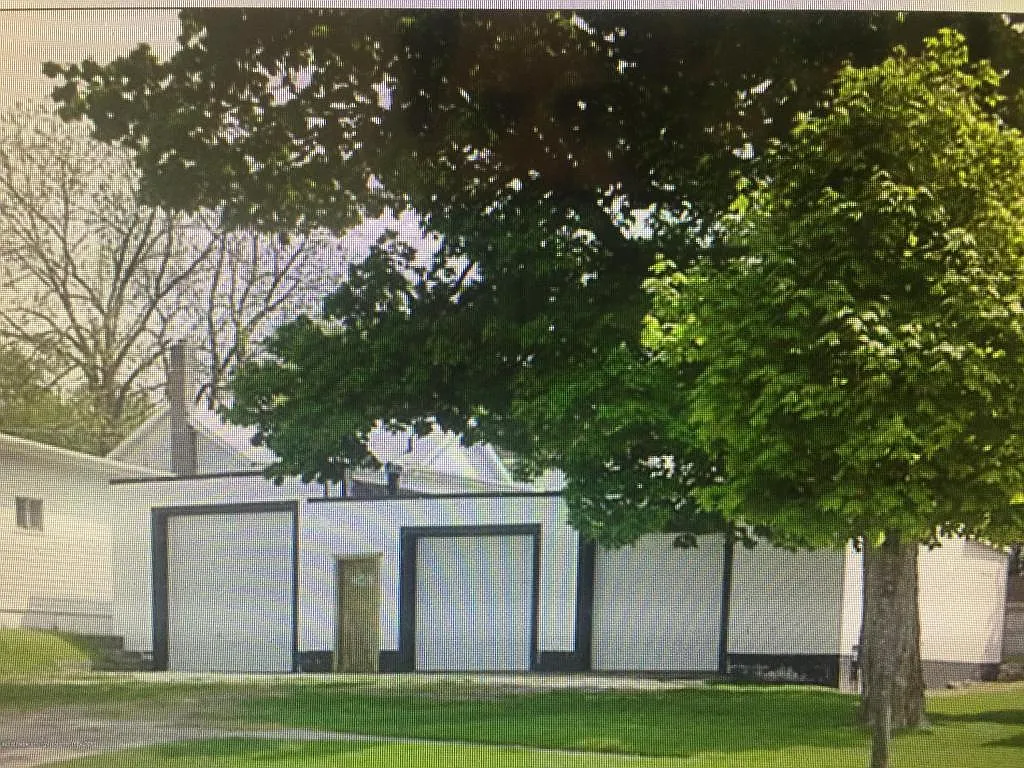 408 E Railroad St photo 1