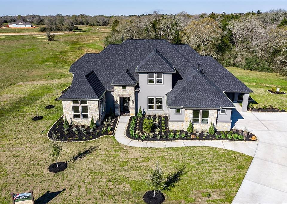 1st image of 205 Reata Creek Dr