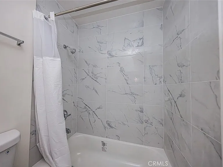 810 E Grand Ave — Photo 15