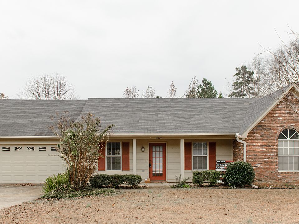 1st image of 807 Deerfield Dr