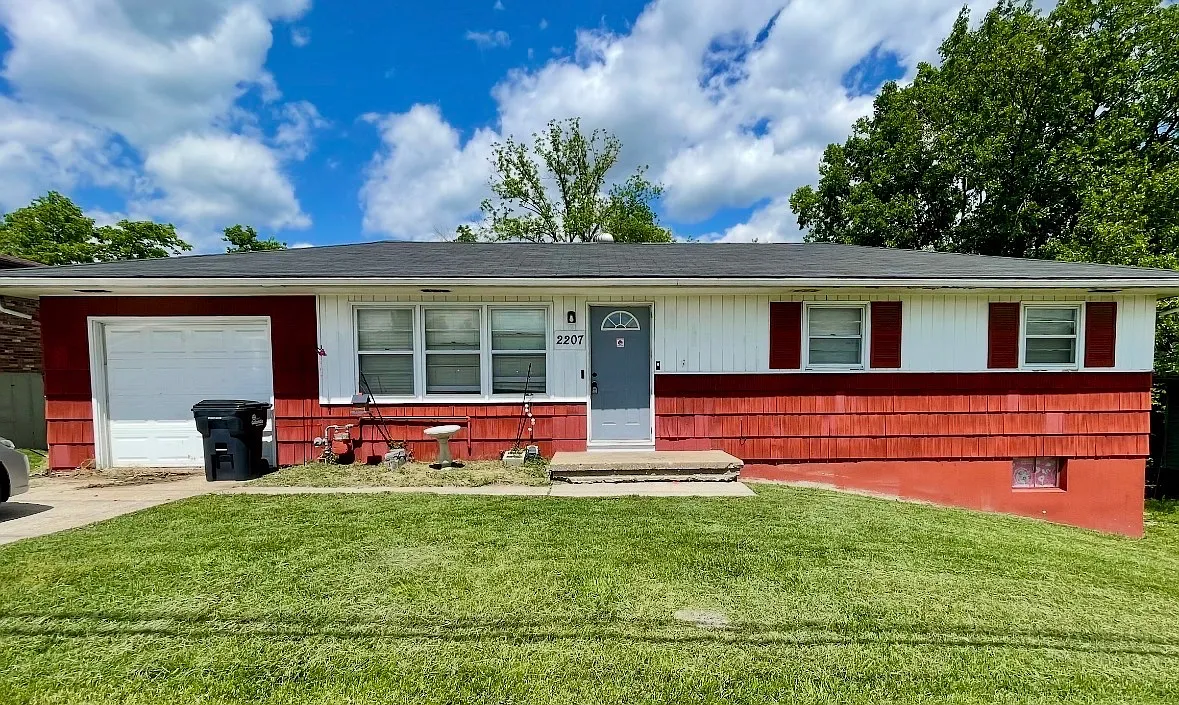 5 bed, 1800 sqft, $1,600 — Photo 1
