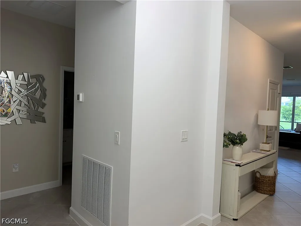 4 bed, 3.0 bath, 2032 sqft, $2,490 — Photo 3