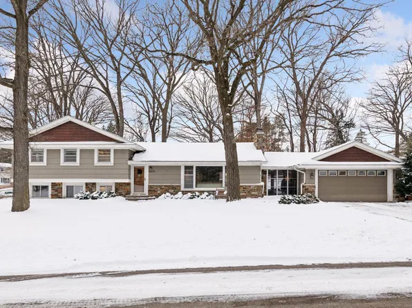 16600 Canterbury Dr, Minnetonka, MN 55345