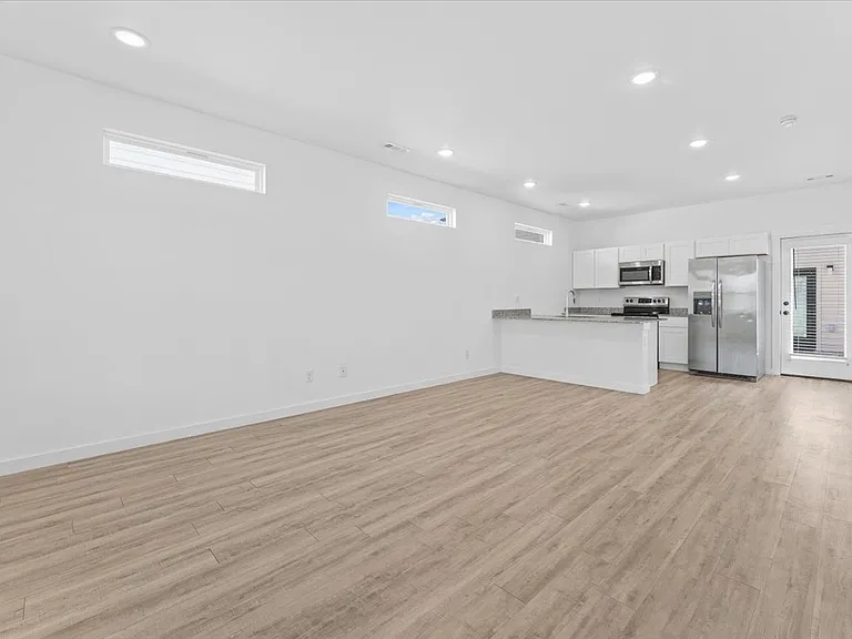 941 Ventnor Ave — Photo 7
