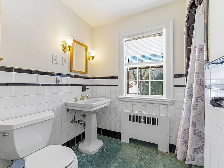 48 Acacia Ave — Photo 27
