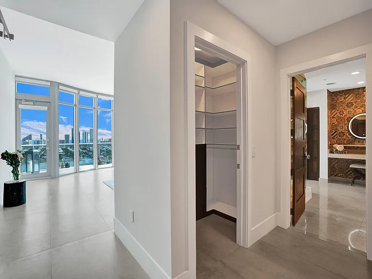 17301 Biscayne Blvd — Photo 20