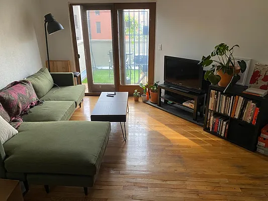 Rented by Chartwell Manhattan Realty | media 10