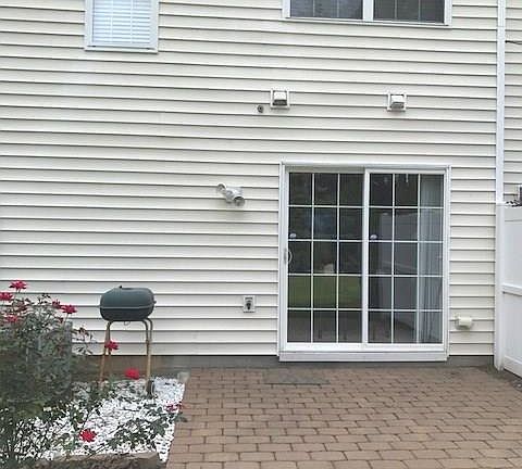 4th image of 421 Saint John Dr
