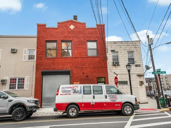 3302 Palisade Avenue image 20 of 22