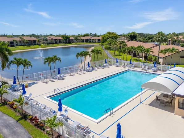 806 Sky Pine Way #G3, Greenacres, FL 33415