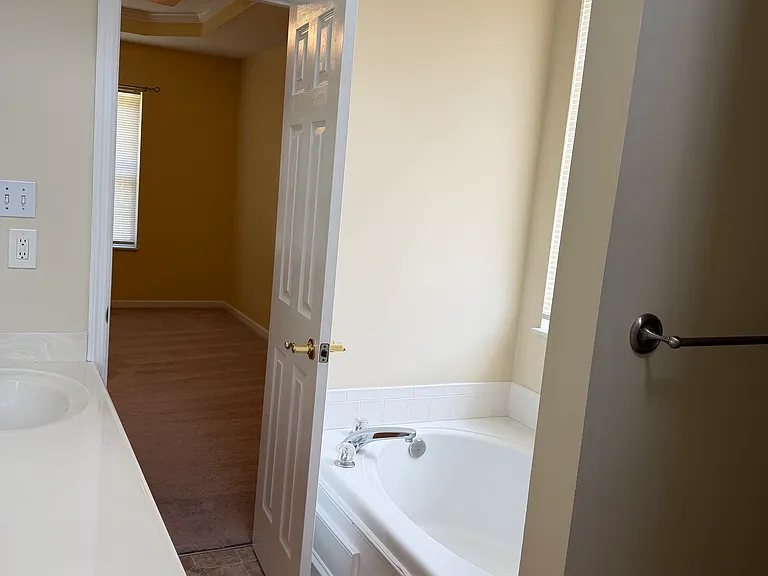 6701 Creekhead Dr — Photo 4
