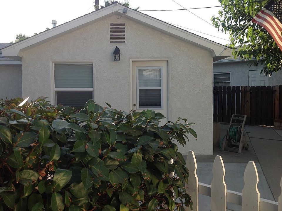 1st image of 225 E 5th St