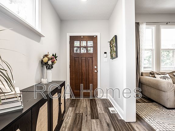 2nd image of 1547 Hoyt Ave