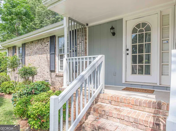 2521 Country Club Dr, Conyers, GA 30013