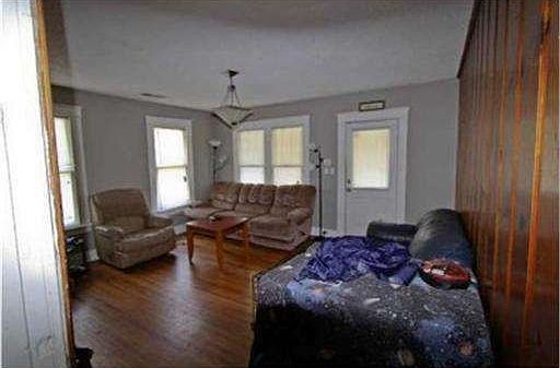 3rd image of 301 W Bell Ave