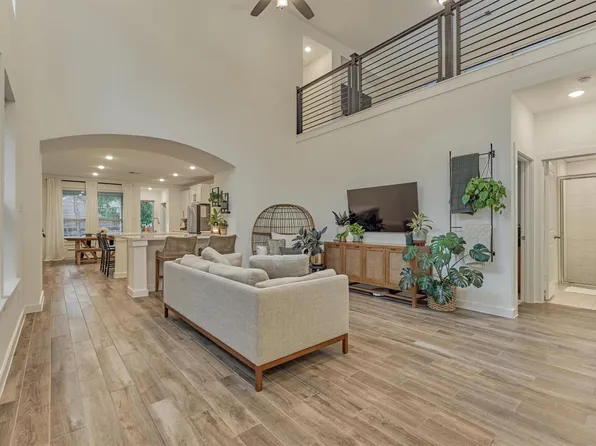 530 W Cascade Heights Dr, Montgomery, TX 77316