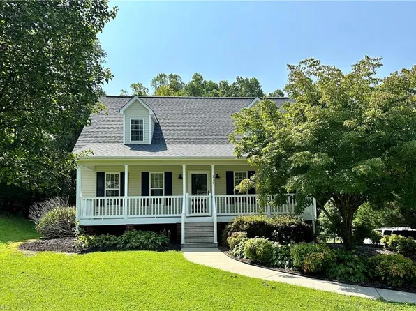 275 Twin Valley Dr, Clemmons, NC 27012