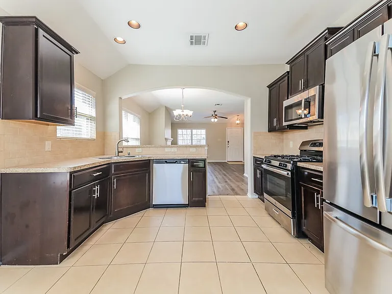 1429 Hawk Valley Dr — Photo 7
