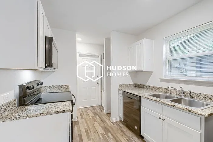 606 Bexar Dr — Photo 6