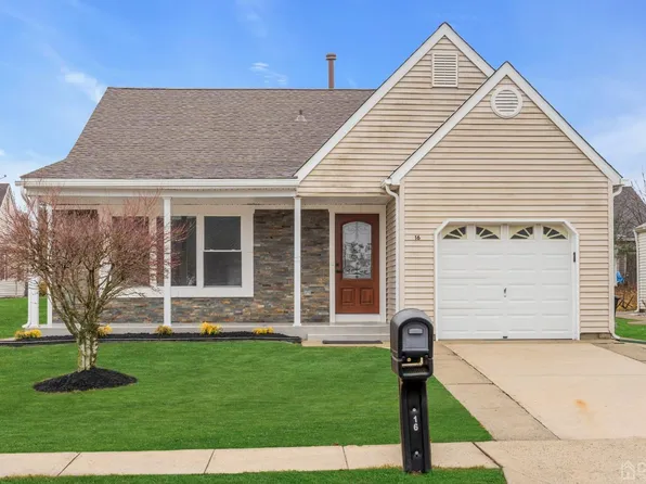 16 Kendal Dr, Toms River, NJ 08757