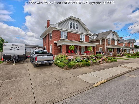 2nd image of 208 Race St