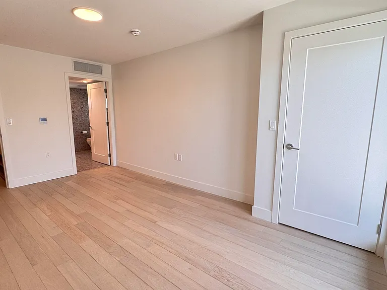 6258 Oak St — Photo 13