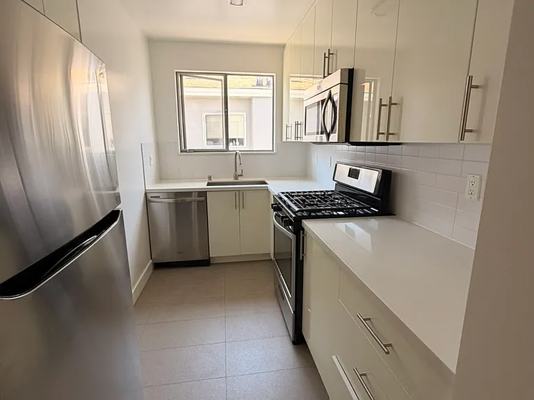3138 S Barrington Ave #I — Photo 10