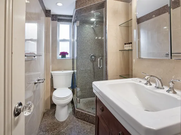 333 East 43rd Street image 5 of 8