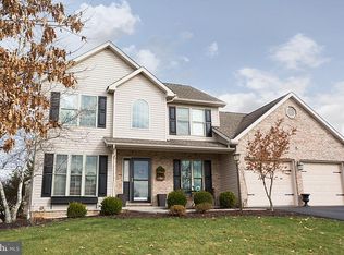 18 N Strawberry Hill Dr, Fayetteville, PA
