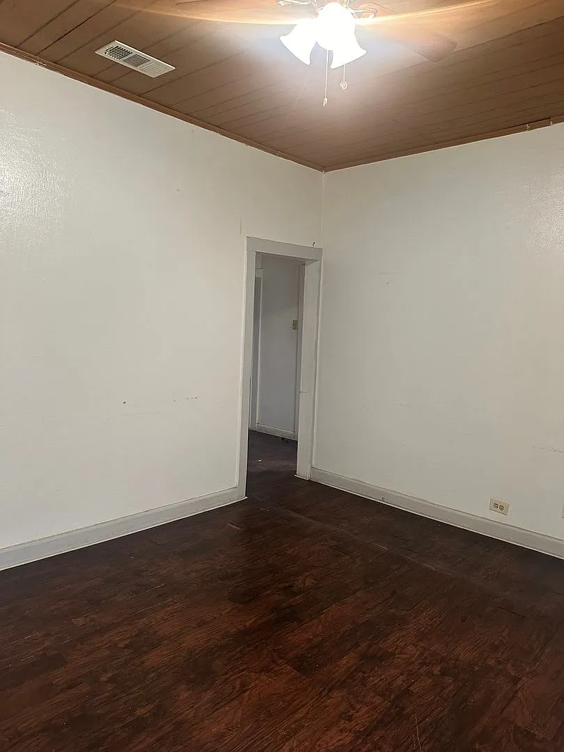 Bonus room, East Waco — Photo 3
