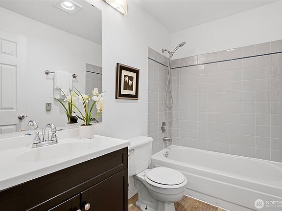 4th image of 833 SW Sunset Boulevard #J-51