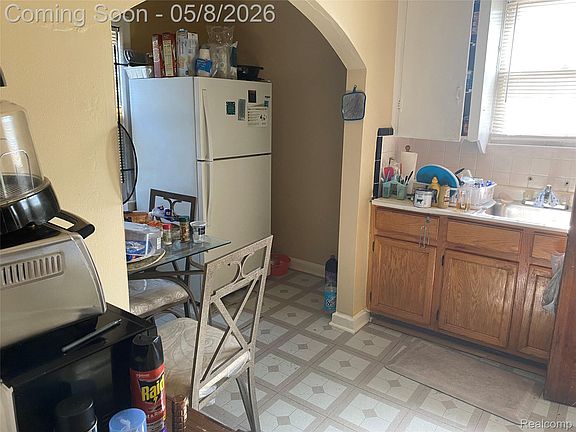 5th image of 19353 Runyon St