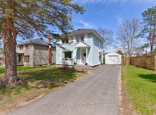 82 Rutherford Ave, Deep River, ON K0J1P0