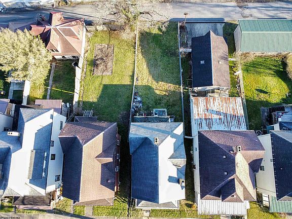 4th image of 806 Gaston Ave