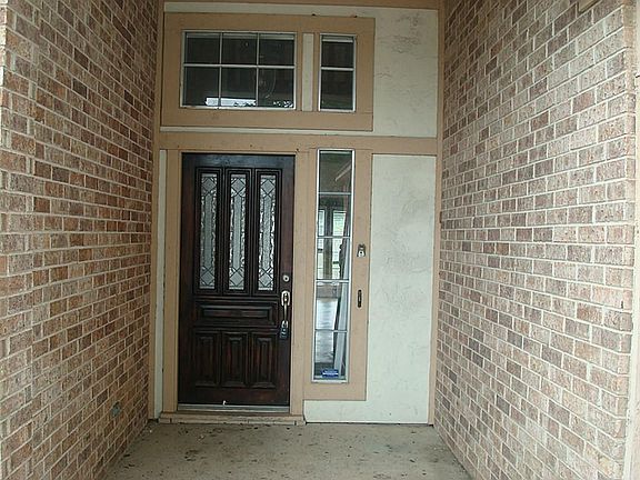 3rd image of 2807 Highland Lakes Dr