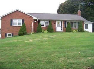 70 W Clearview Dr, Shrewsbury, PA 17361