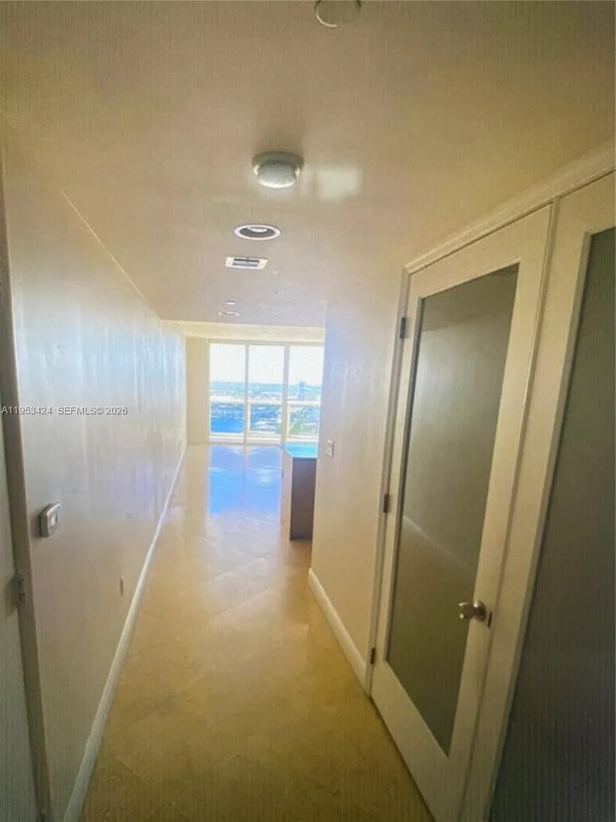 Building Photo - 1800 S Ocean Dr #2909