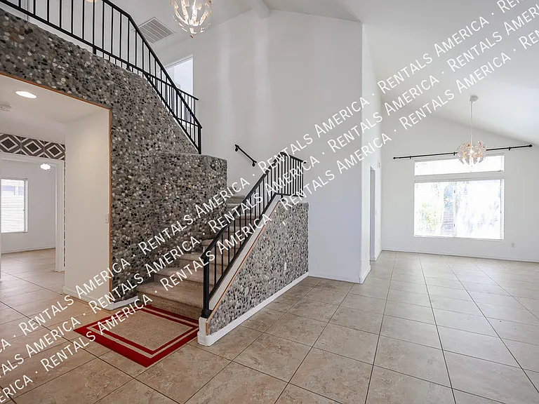 820 N Granada Dr — Photo 7