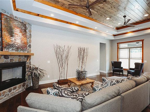 3rd image of 3760 Bitterroot St