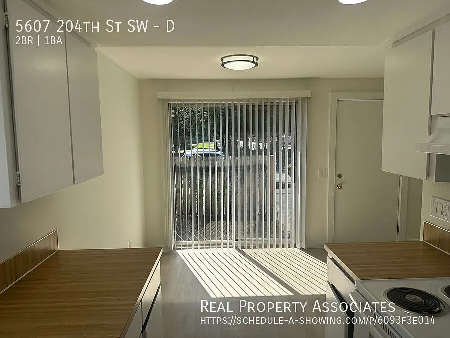 Lynnwood Apartment — Photo 3