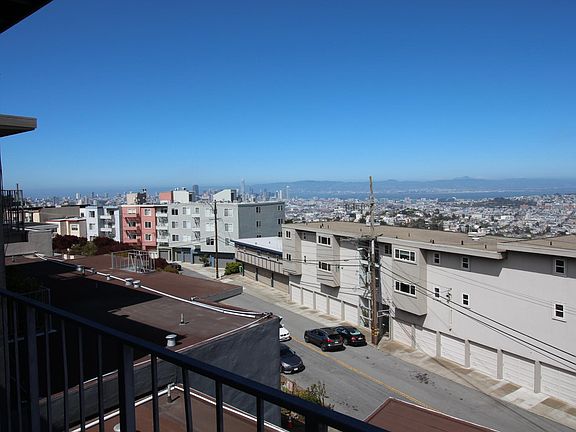 3rd image of 10 Gardenside Dr APT 8